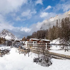 https://des-alpes-cortina-dampezzo.hotelinveneto.com